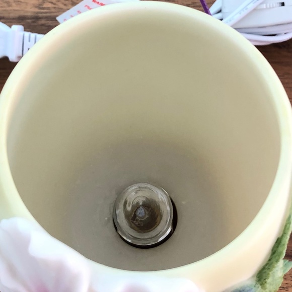 Ibis & Orchid Design - Hibiscus & Hummingbird Night Lamp - Picture 12 of 16